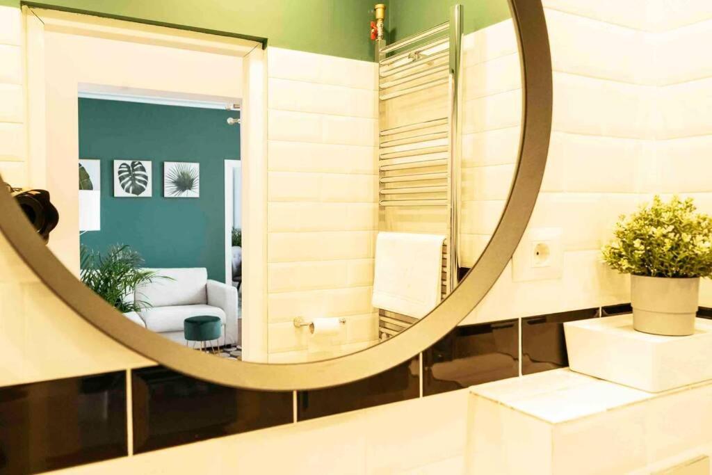 Beautiful Apartment - Top Location - Netflix+Balcony Bucharest Exterior photo